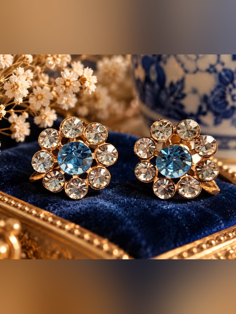 Vintage Gold Tone Sapphire Blue Rhinestone Flower Screw Back Earrings Stunning